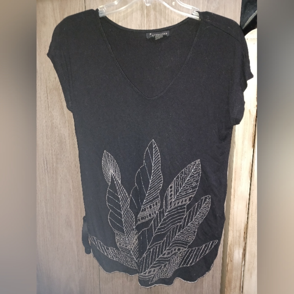 Forever 21 Black V-Neck Tee with Leaf Design